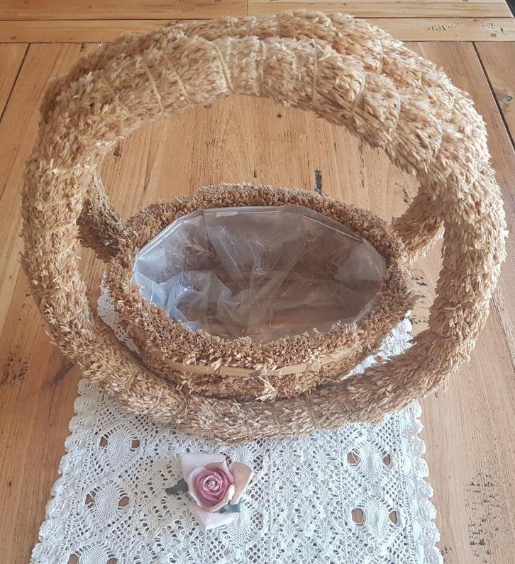 SALE 2 kransen & mandje ineen, natuurlijke materiaal, Huis en Inrichting, Overige materialen, -, Ophalen of Verzenden, Zo goed als nieuw