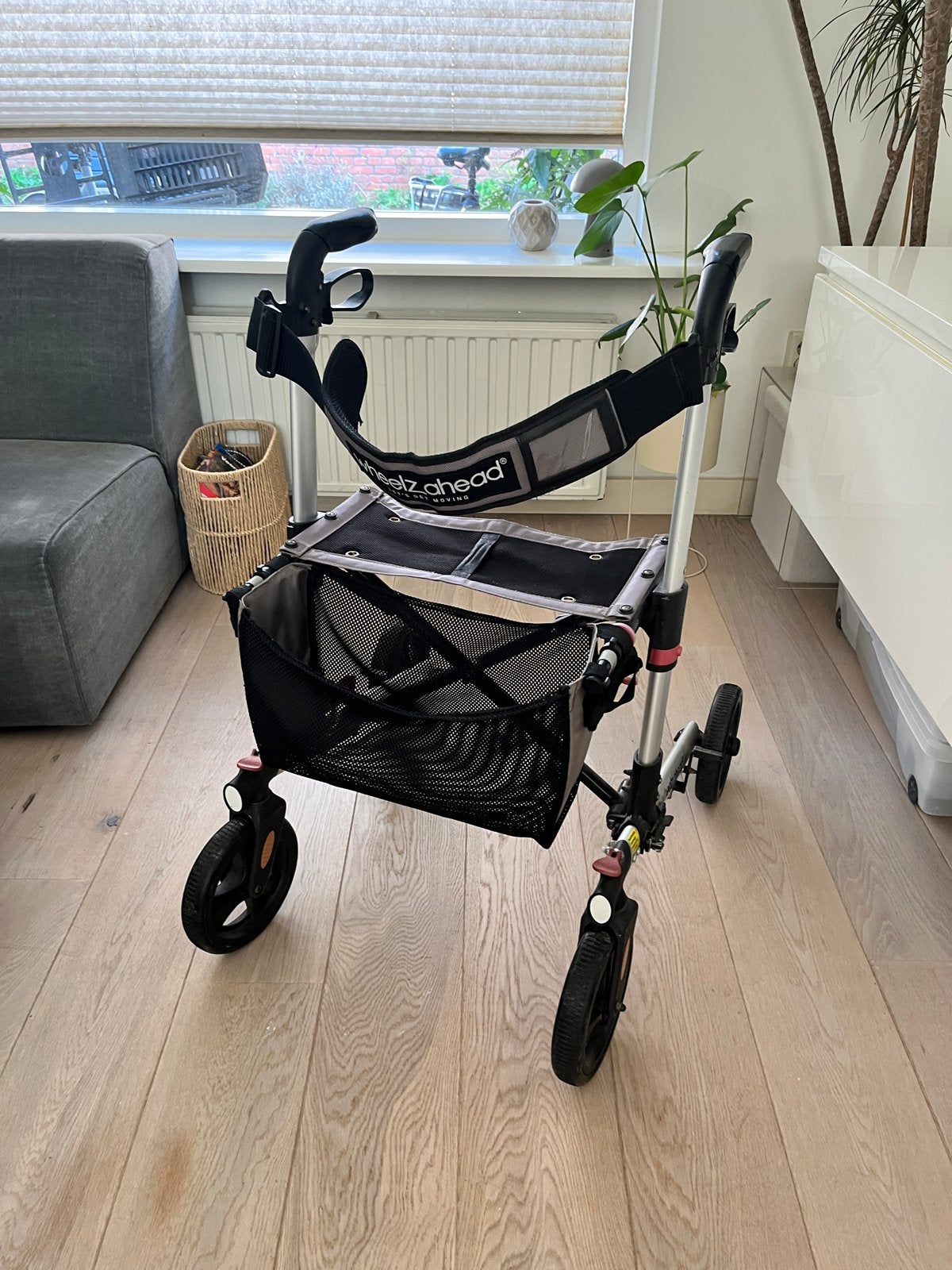 Rollator wheelz ahead, Ophalen, Lichtgewicht, Gebruikt