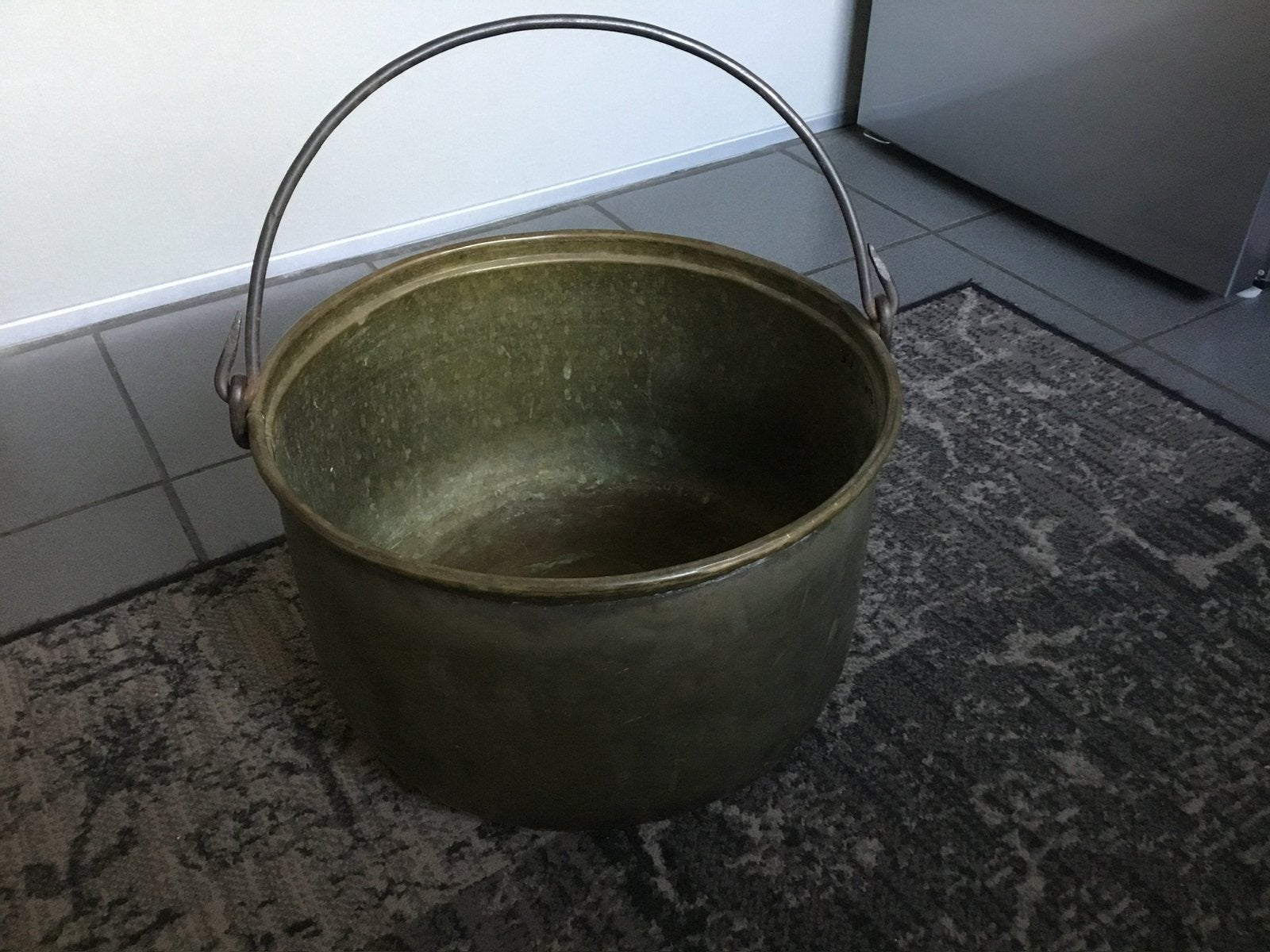 Koperen heksenketel, Ophalen