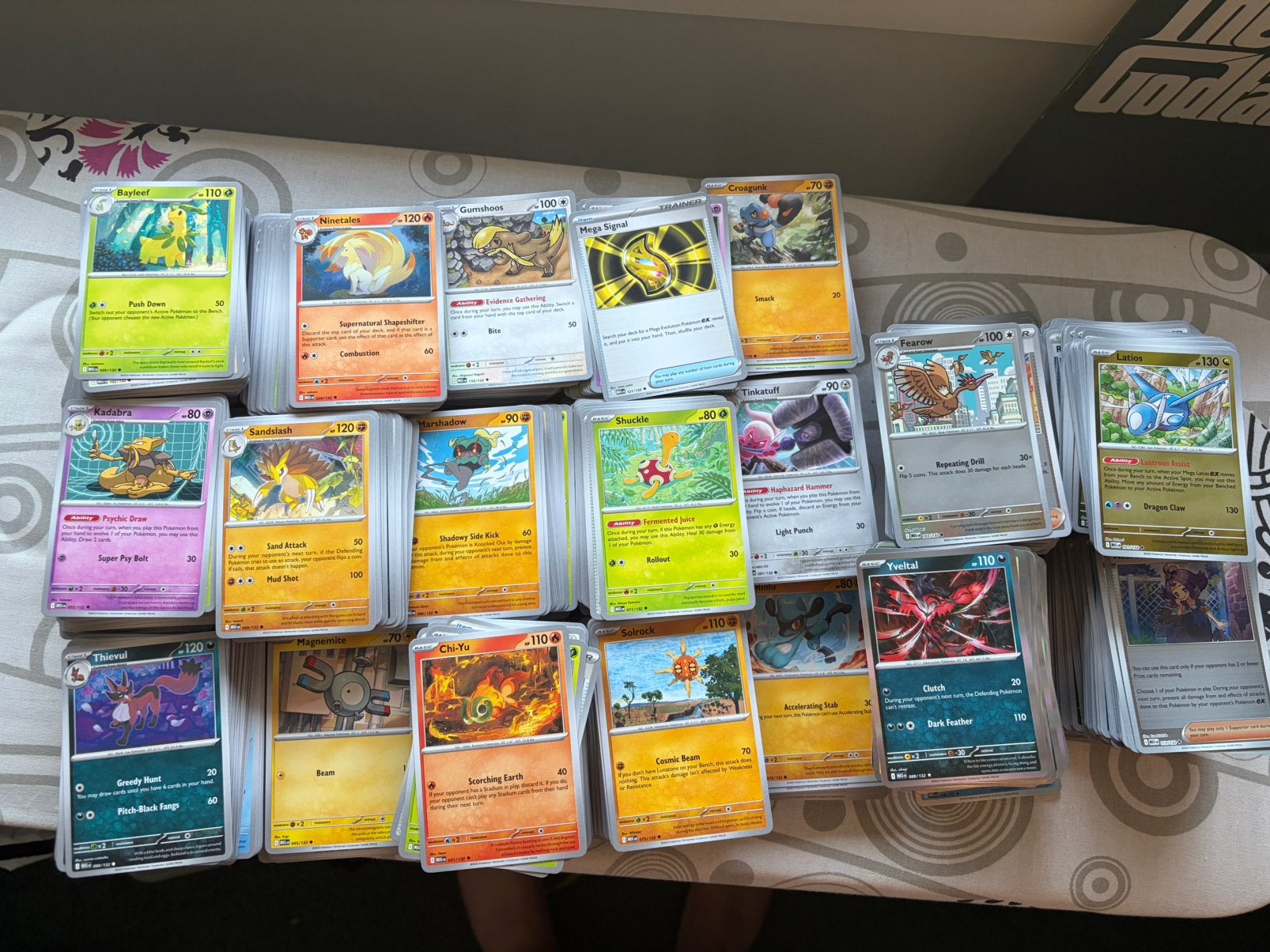 +-9k Pokemon bulk div populaire sets, Ophalen of Verzenden, Zo goed als nieuw, Meerdere kaarten, Foil