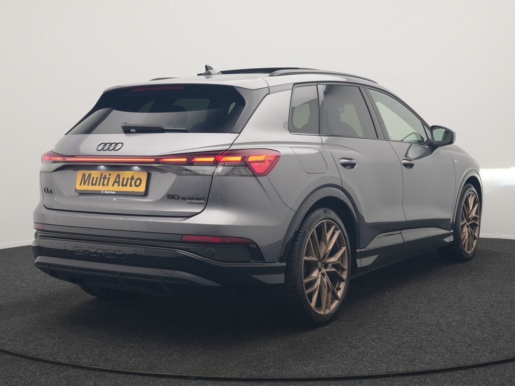 Audi Q4 e-tron 50 Quattro Edition One 2x S Line 77 kWh 300pk, Auto's, Audi, Automaat, Gebruikt, SUV of Terreinwagen, Zilver of Grijs
