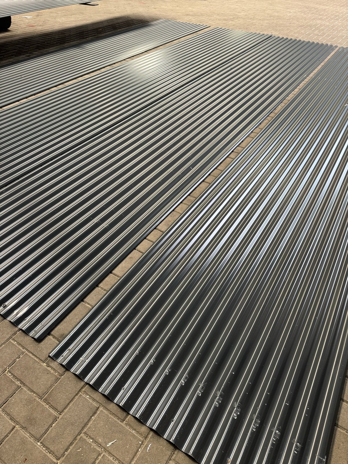 6 golfplaten met lichte schade, diverse lengtes, kleur 7016, Doe-het-zelf en Verbouw, Ophalen, Gebruikt, IJzer