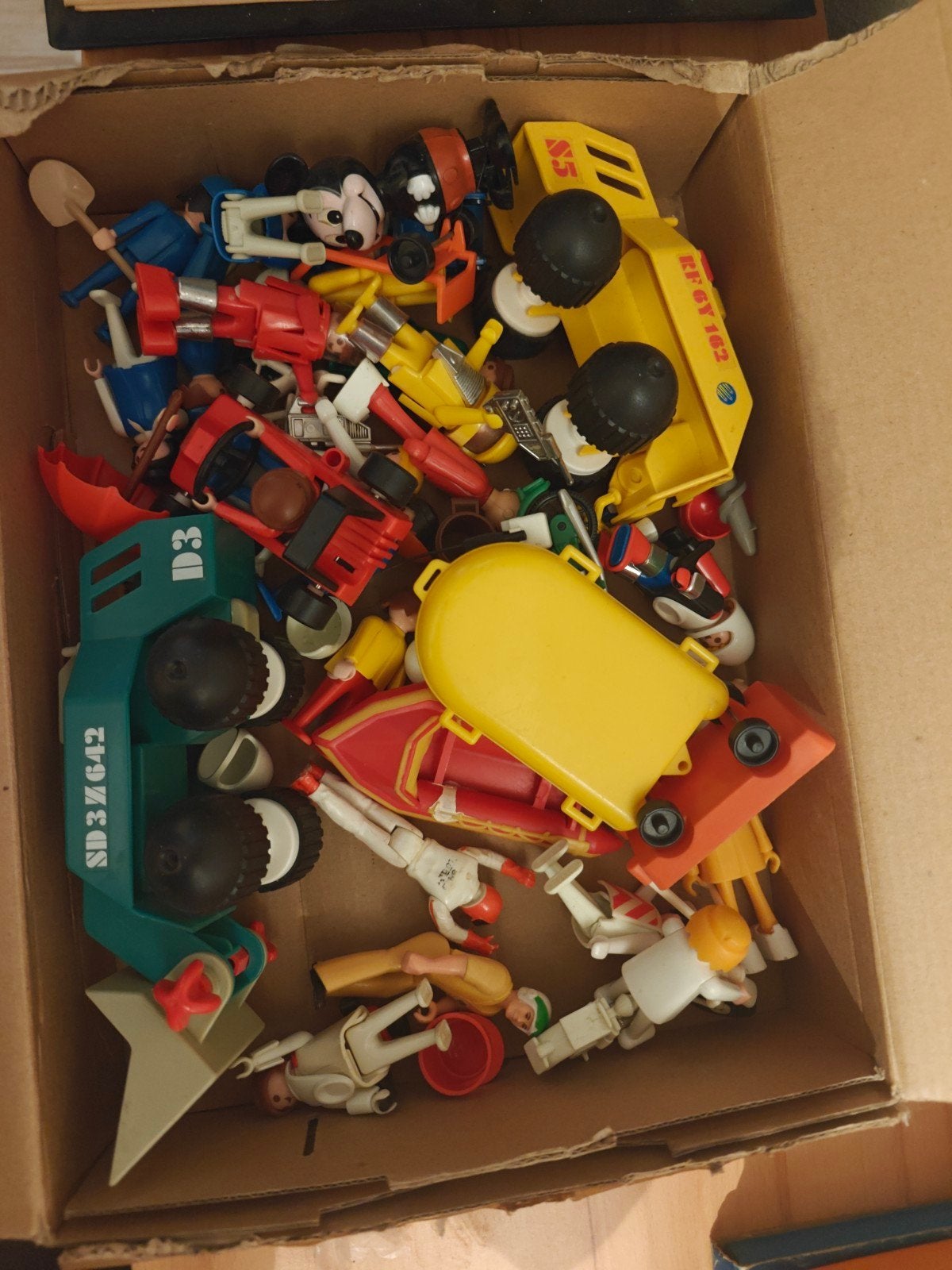 Grote doos vol Playmobil voertuigen en figuren, Ophalen of Verzenden, Gebruikt, Losse onderdelen, Voertuig