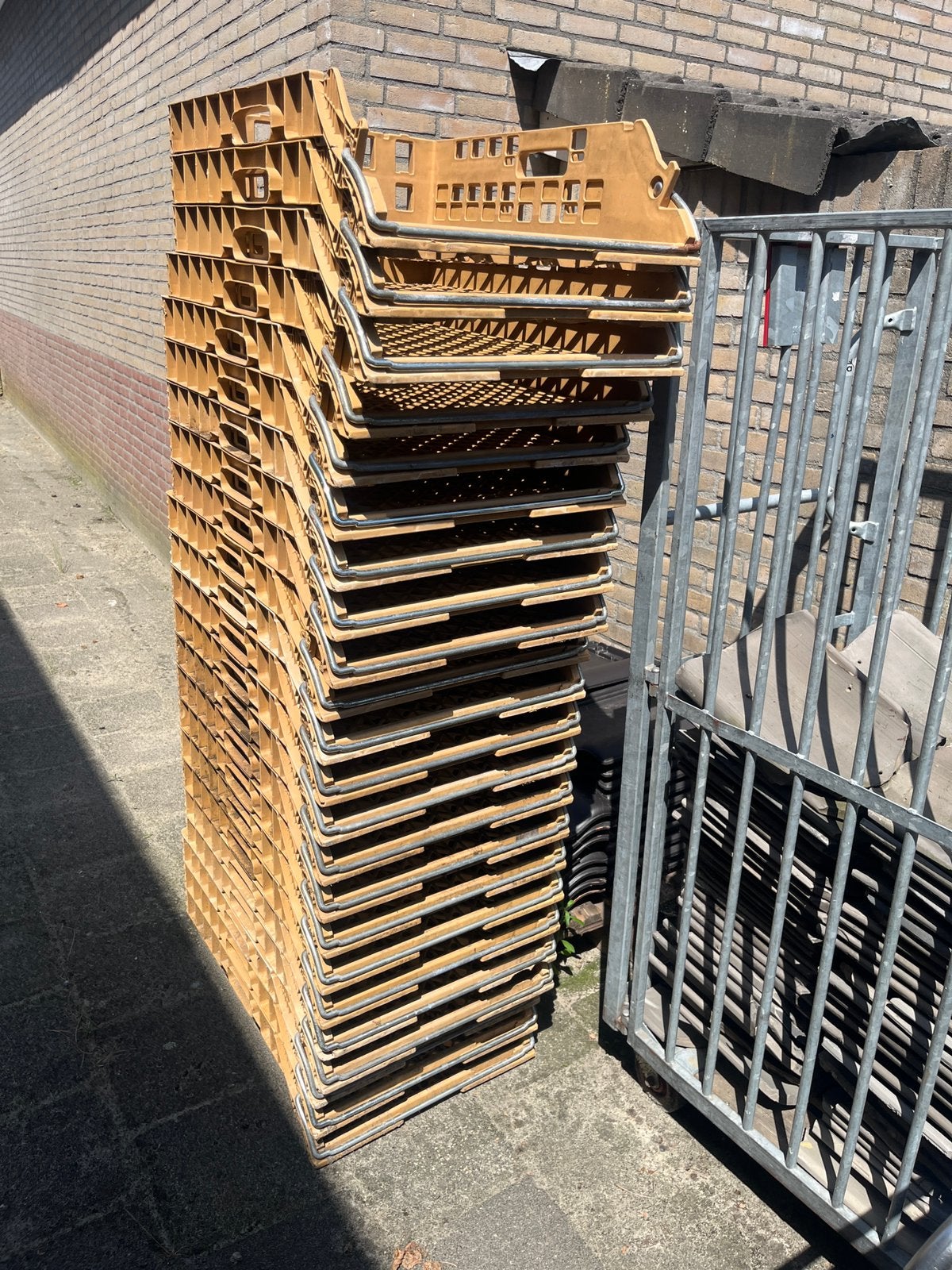22 broodkratten, Doe-het-zelf en Verbouw, Kratten en Dozen, Ophalen, Doos, Minder dan 35 cm, Zo goed als nieuw