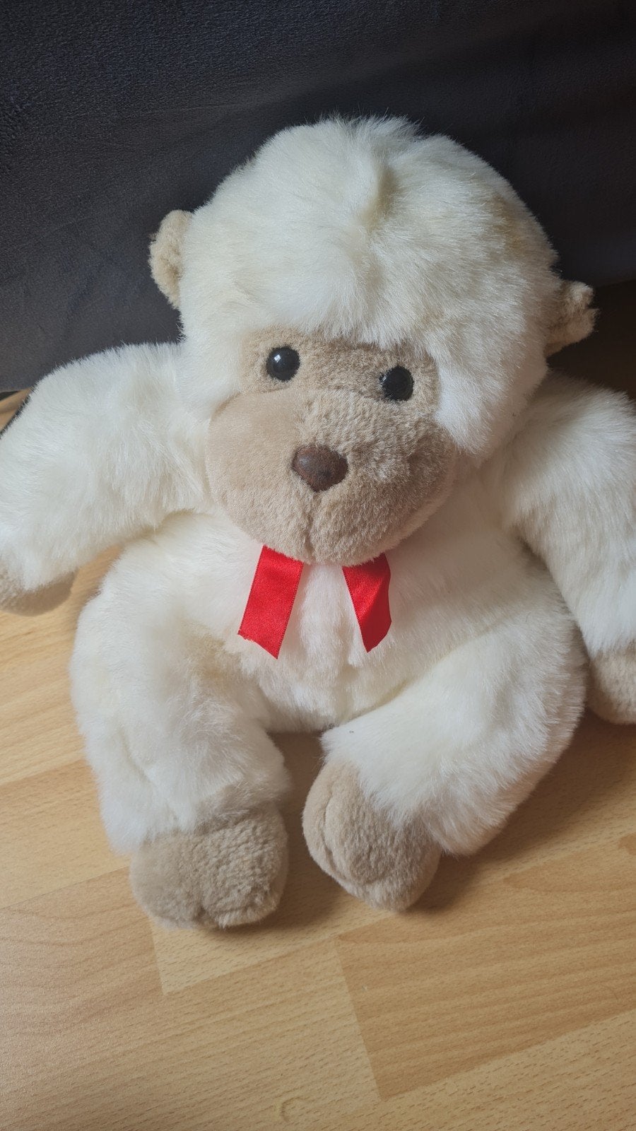Schattige witte aap knuffel met rode strik, Kinderen en Baby's, Speelgoed | Knuffels en Pluche, Overige merken, Overige karakters