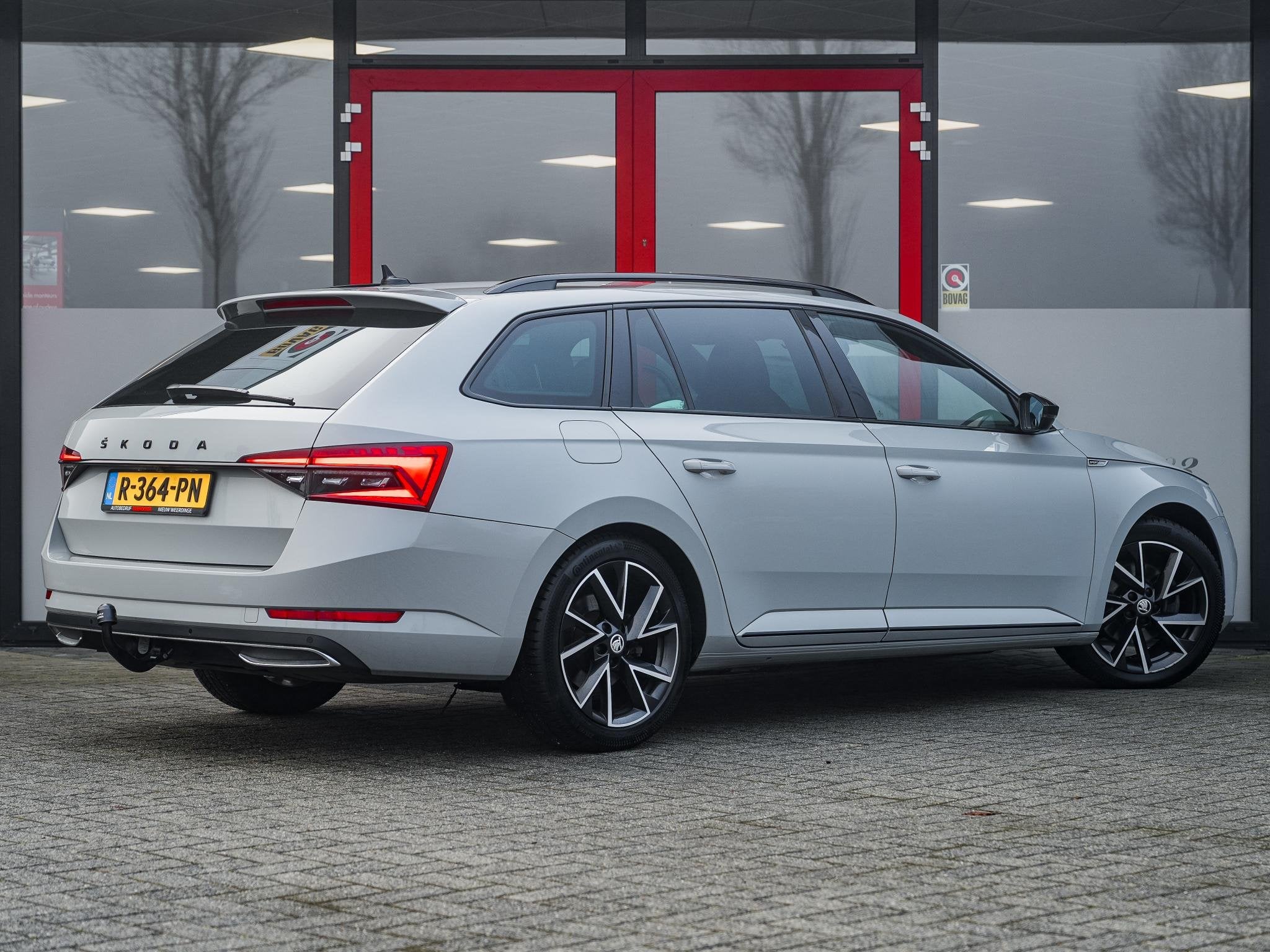 Skoda Superb Combi 1.5 TSI ACT Limited Sportline | Trekhaak, Auto's, 12 maanden, 4 cilinders, Leder en Stof, Origineel Nederlands