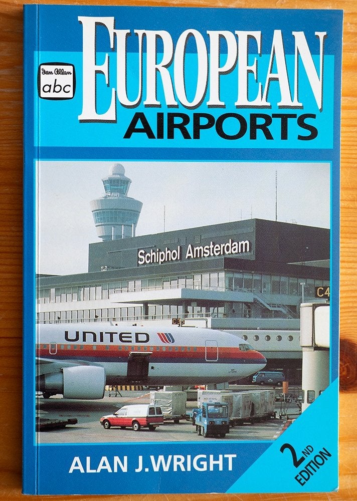 Boek European Airports van Alan Wright, Ophalen of Verzenden