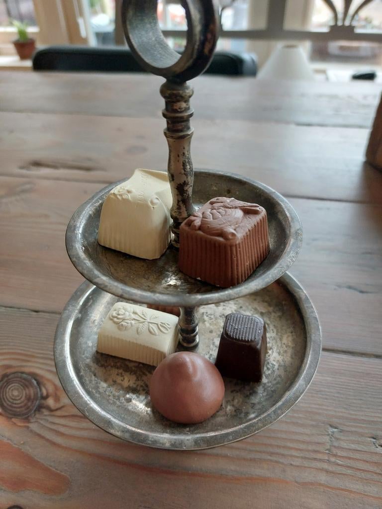 Zilverkleur bonbonschaaltje., Ophalen