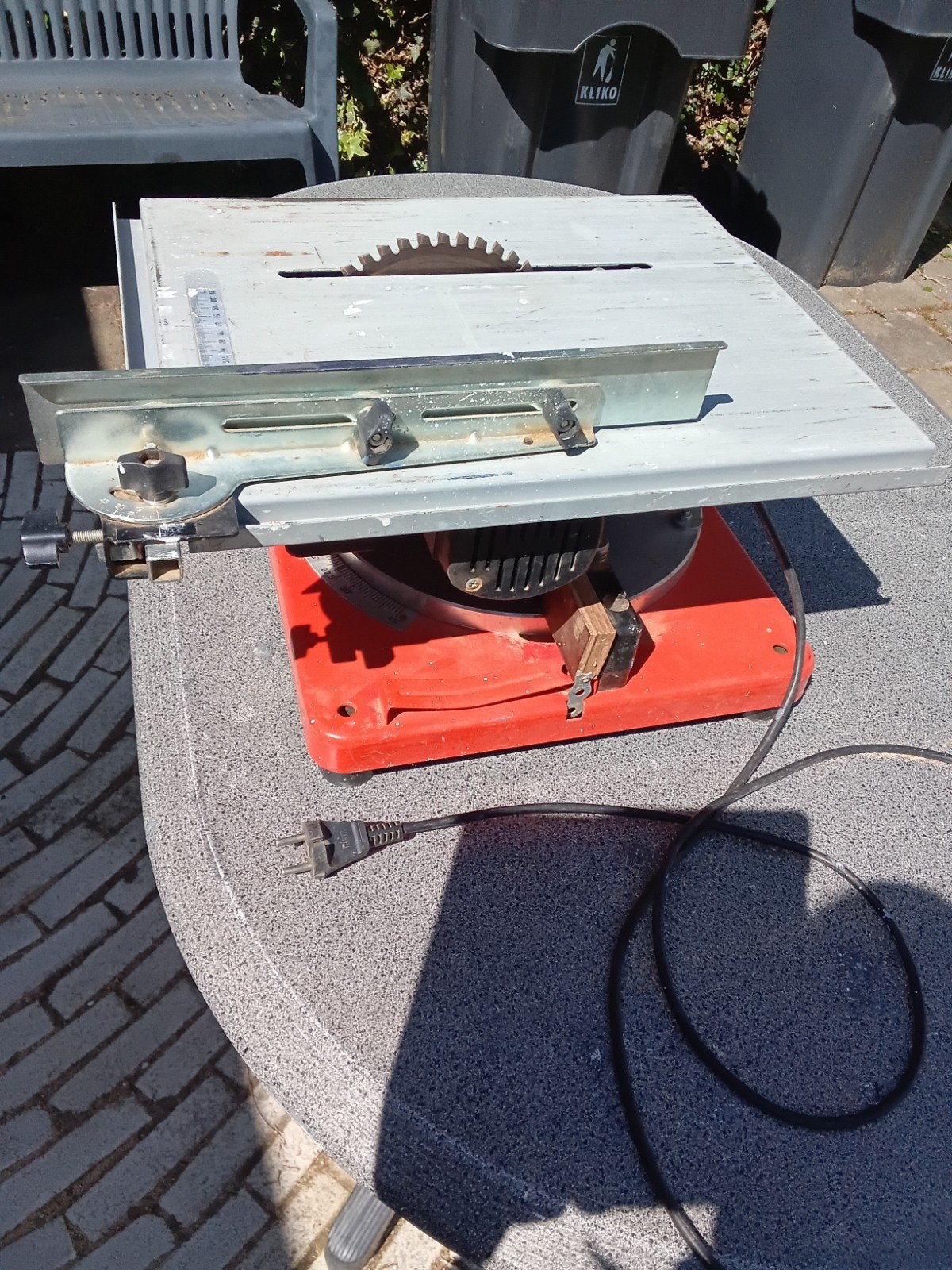 Tafelcirkelzaagmachine afkorten en langszagen incl .3 zaagbl, Ophalen, Gebruikt, 600 tot 1200 watt