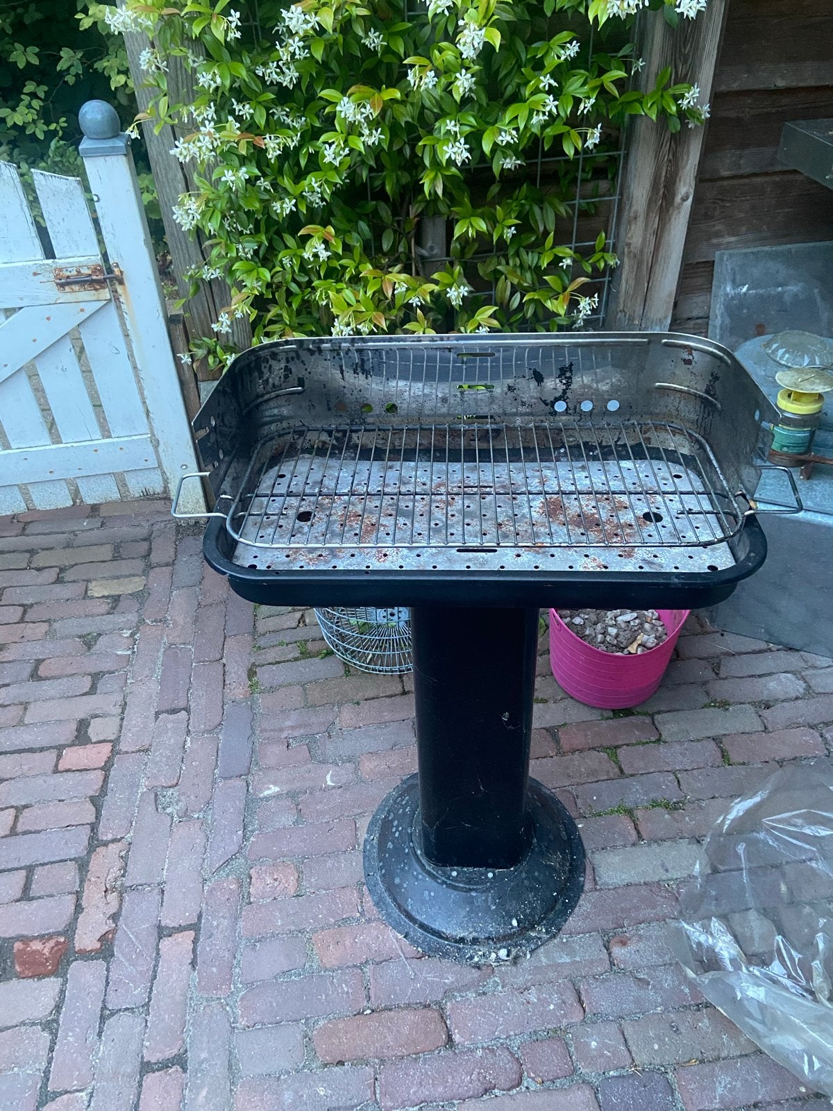 Veelzijdige BBQ voor houtskool en briketten, Ophalen, Gebruikt