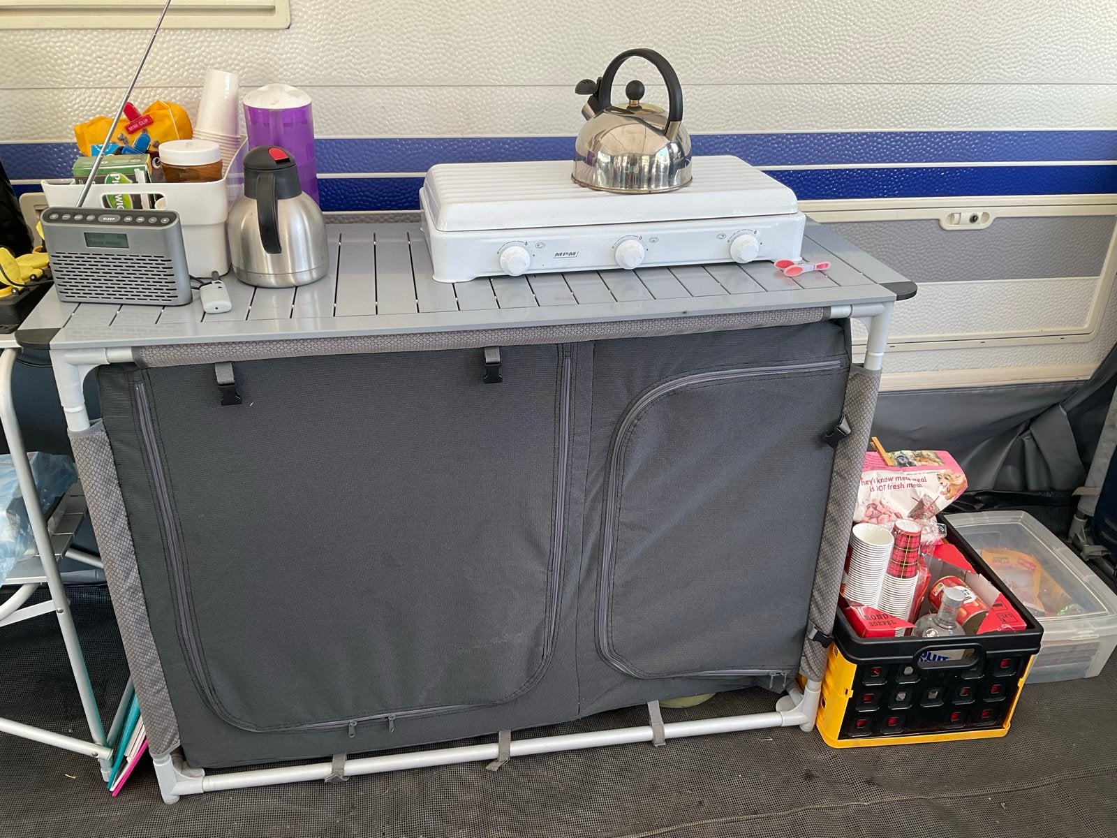 Camping Keukenkastje met Ruimte voor Fornuis en Gasfles, Ophalen, Gebruikt