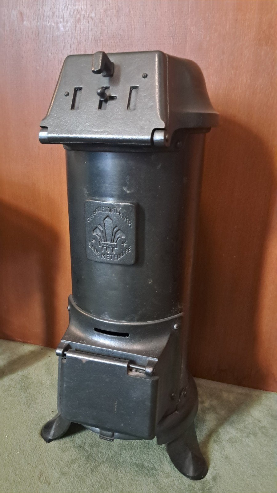 Antieke gietijzeren potkachel - decoratief en functioneel, Huis en Inrichting, Kachels, Ophalen, Potkachel, Gebruikt, Vrijstaand