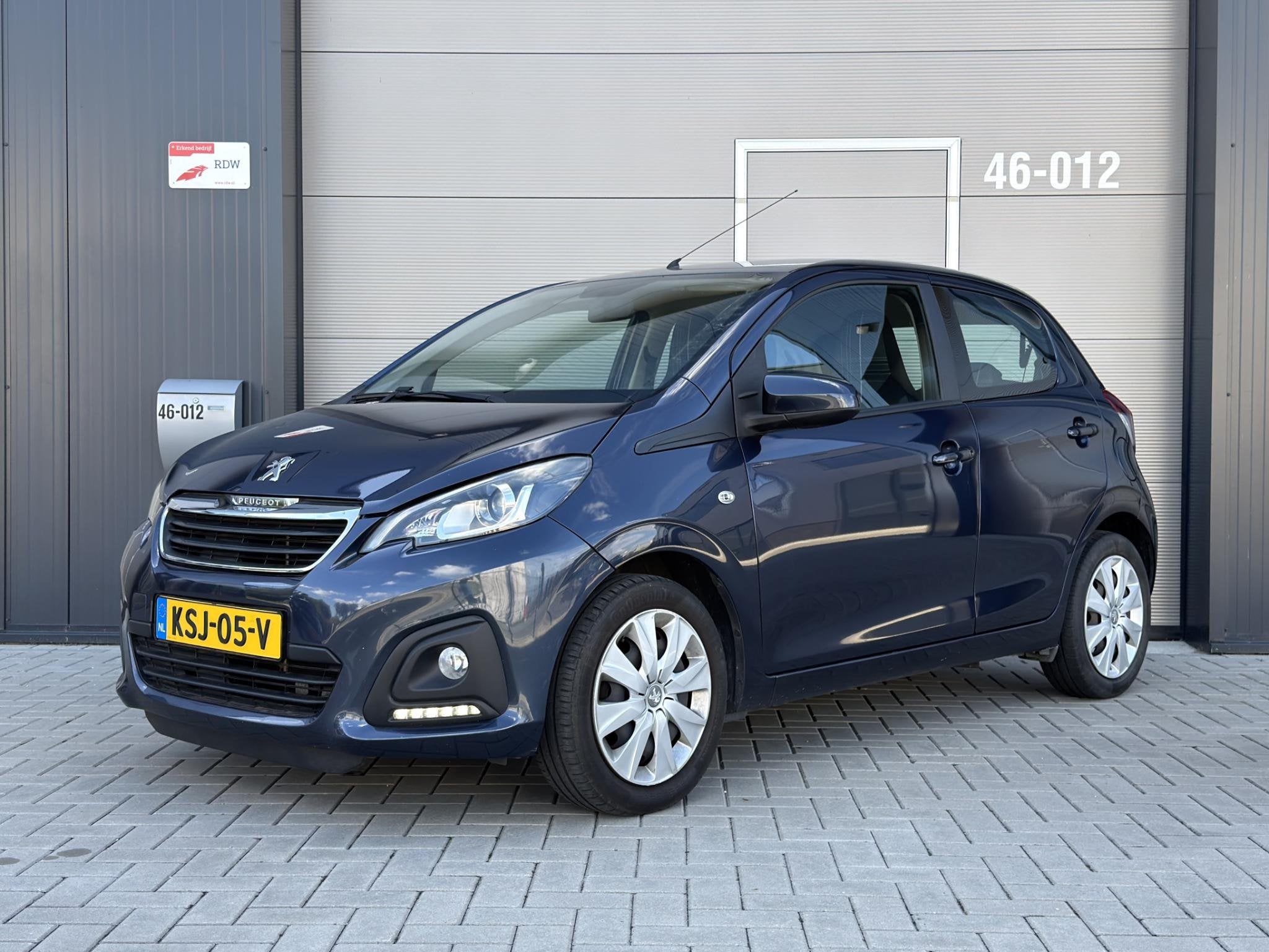 Peugeot 108 1.2 Puretech Allure Airco | 5-deurs | Zuinig | A, Auto's, Voorwielaandrijving, Stof, Gebruikt, Euro 6