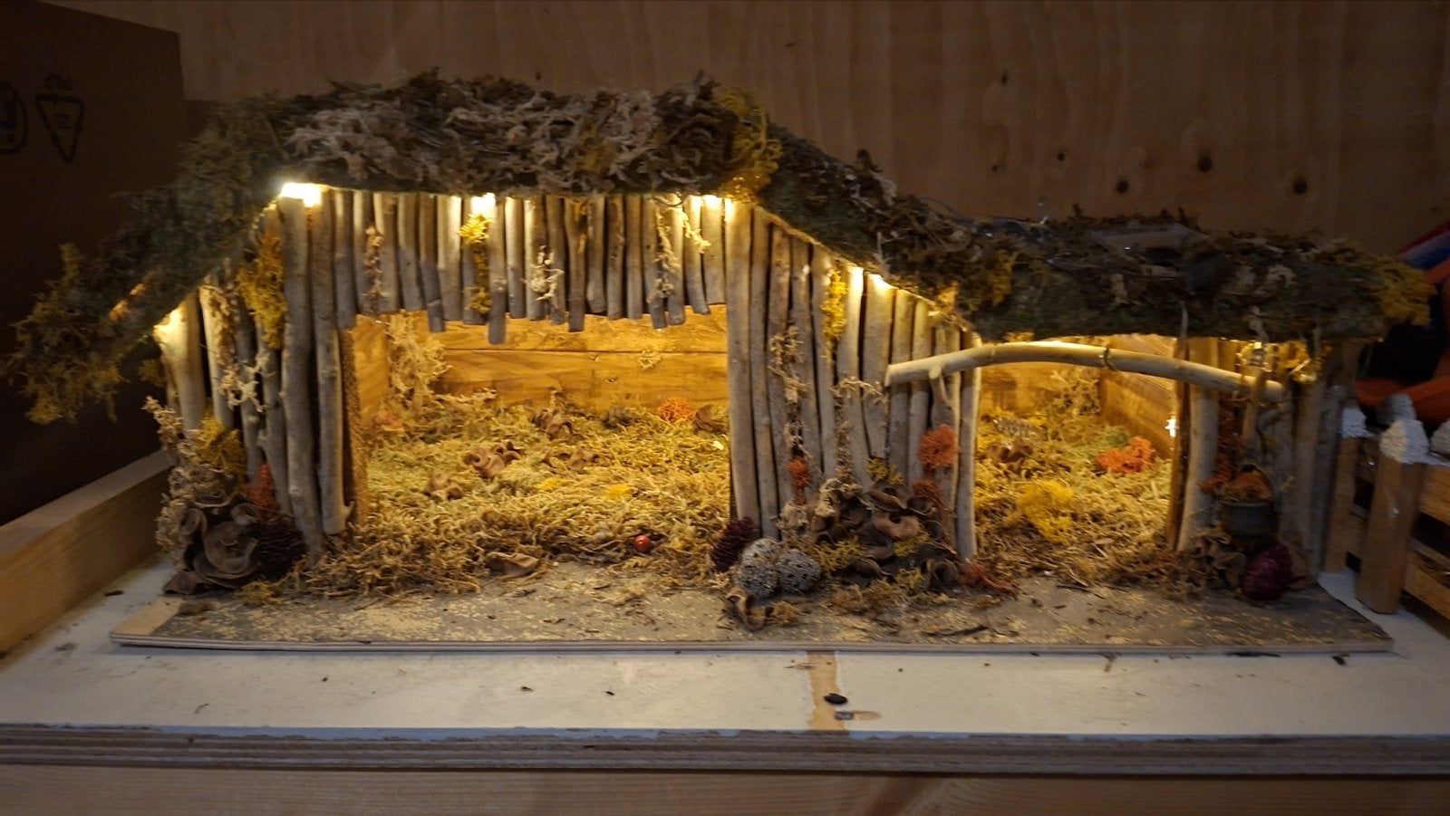 Handgemaakte grote kerststal met verlichting, Ophalen, Nieuw