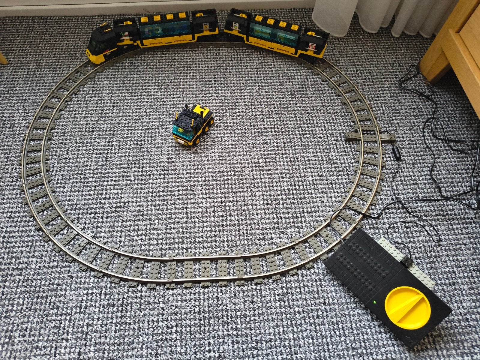 lego trein 4559 9 volt met 16 gebogen en 2 rechte rails igst, Kinderen en Baby's, Speelgoed | Duplo en Lego, Ophalen of Verzenden