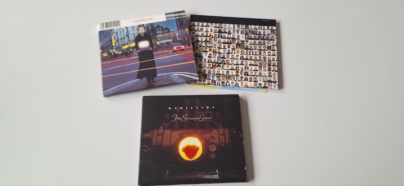 MARILLION LOT VAN 2 CDS  Marillion. Com This strange Engine, Digipak, Ophalen of Verzenden, Album, Progressive Rock