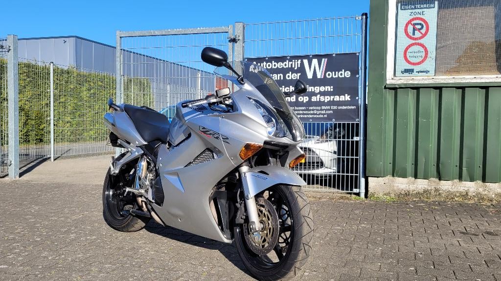 HONDA VFR 800F-2, Motoren, 4 cilinders, Meer dan 35 kW, Handgeschakeld, Gebruikt