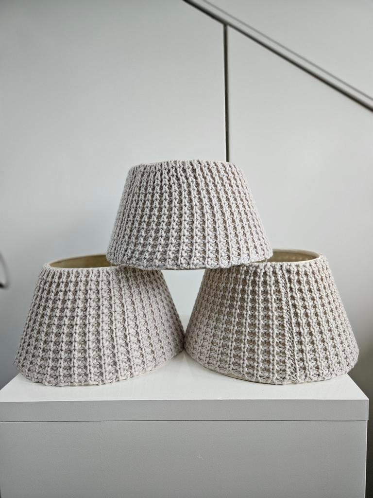 Beige gebreide lampenkap - 19/30cm, Gebruikt, Beige, Ophalen of Verzenden, Landelijk