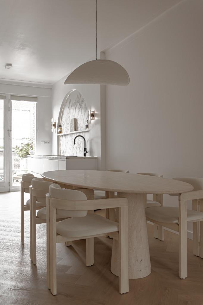 Travertin Eettafel Elips blad met konische poten, Ophalen, Nieuw, 50 tot 100 cm, Vijf personen of meer