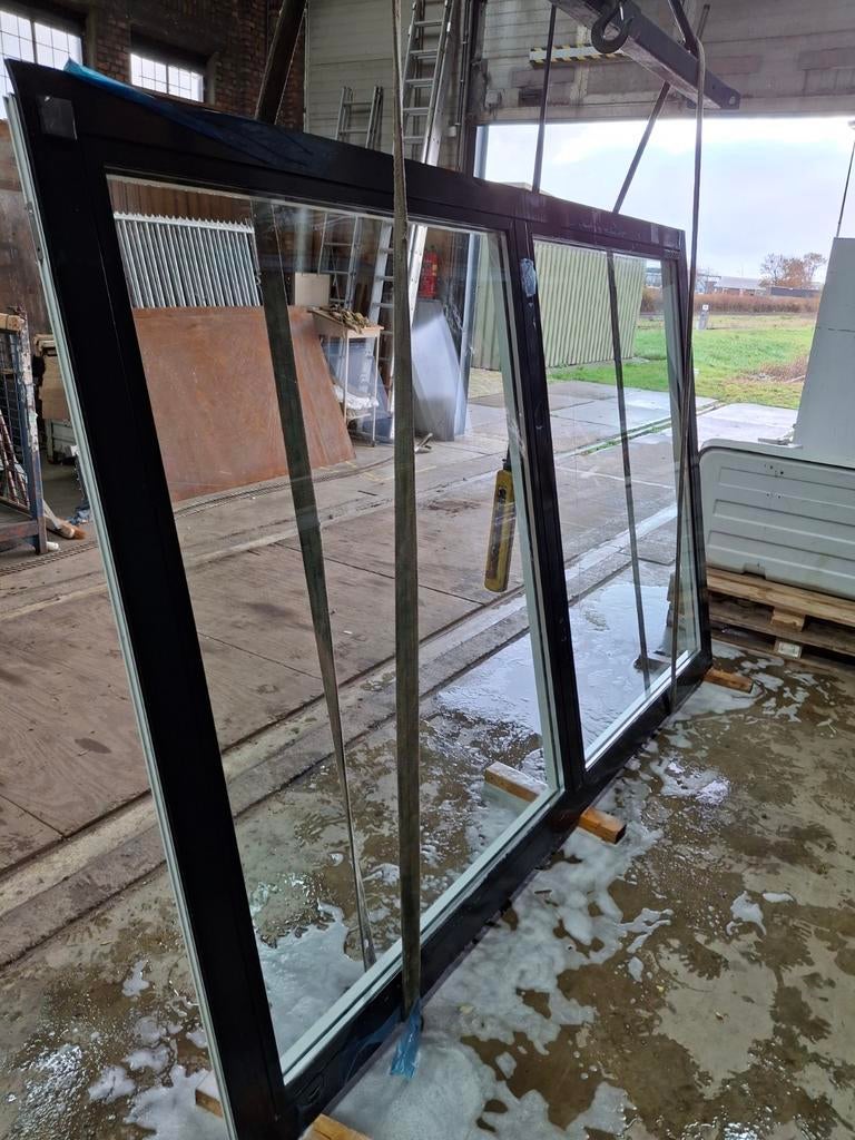 Aluminium draai raam met dubbel glas, Doe-het-zelf en Verbouw, Kozijnen en Schuifpuien, Deurkozijn, Aluminium, Zo goed als nieuw