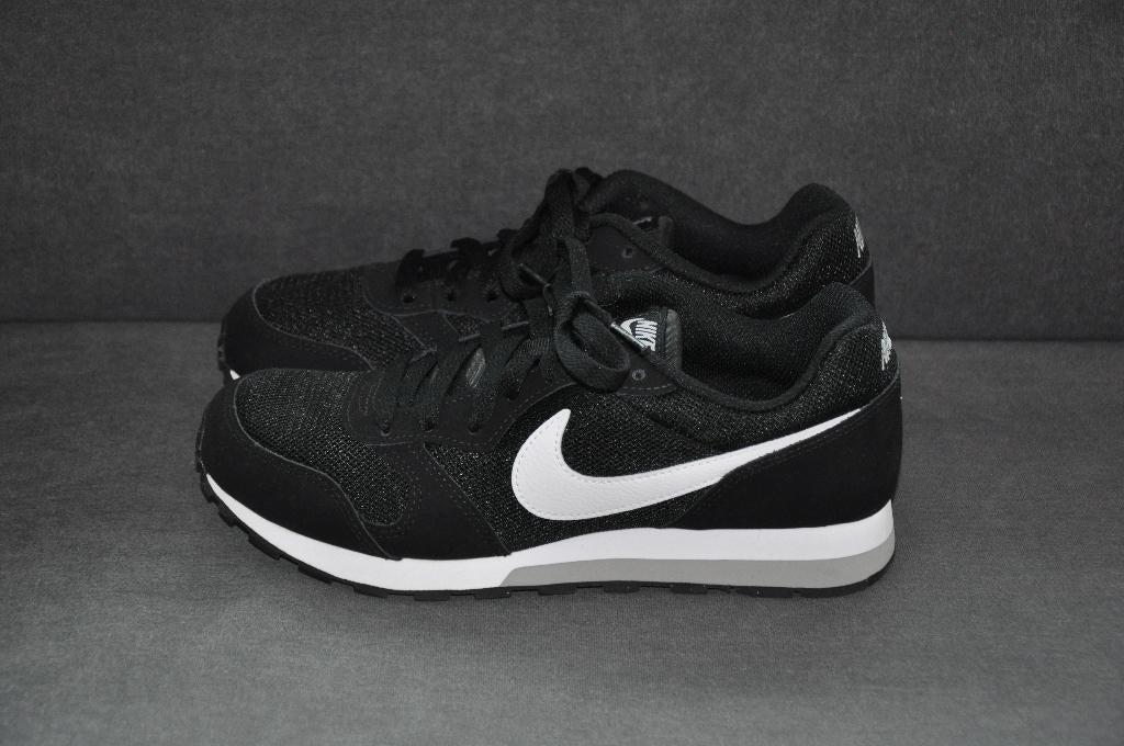 Nike md runner 2 Gs 37,5, Nike sneakers 37.5, schoenen 37.5, Jongen of Meisje, Schoenen, Nieuw, Ophalen of Verzenden