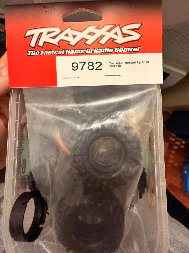 RC TRX4m banden 2 stuks, Ophalen of Verzenden, Zo goed als nieuw, Overige schalen, Onderdeel