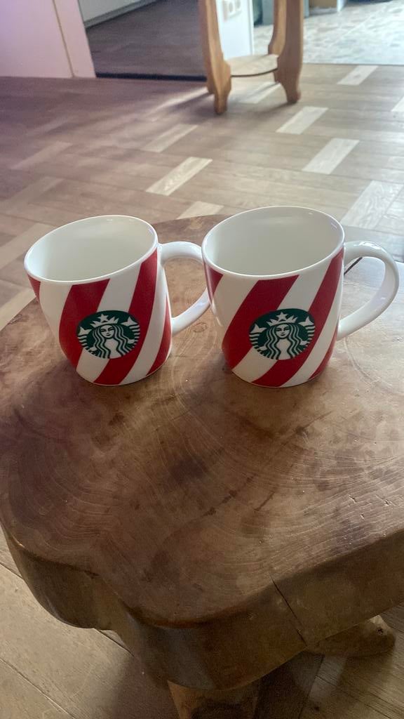 2 starbucks mokken 370 ml, Huis en Inrichting, Keuken | Servies, Ophalen of Verzenden, Zo goed als nieuw, Overige stijlen, Kop(pen) en/of Schotel(s)