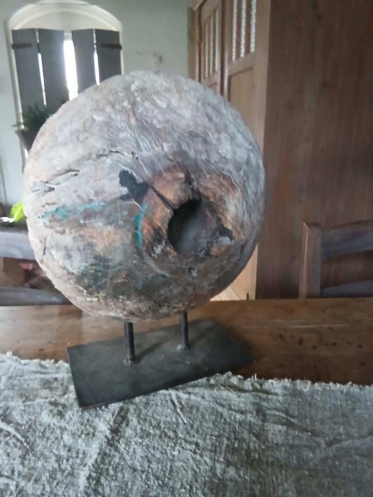 Oud houten wiel op statief - 42cm, Ophalen