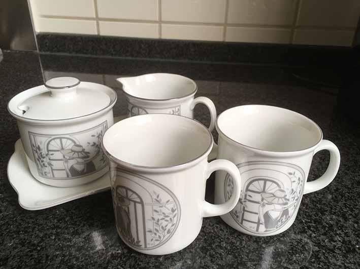 Kronester Bavaria koffie of thee kopjes met roomstellen set, Ophalen of Verzenden, Zo goed als nieuw, Overige stijlen, Kop(pen) en/of Schotel(s)