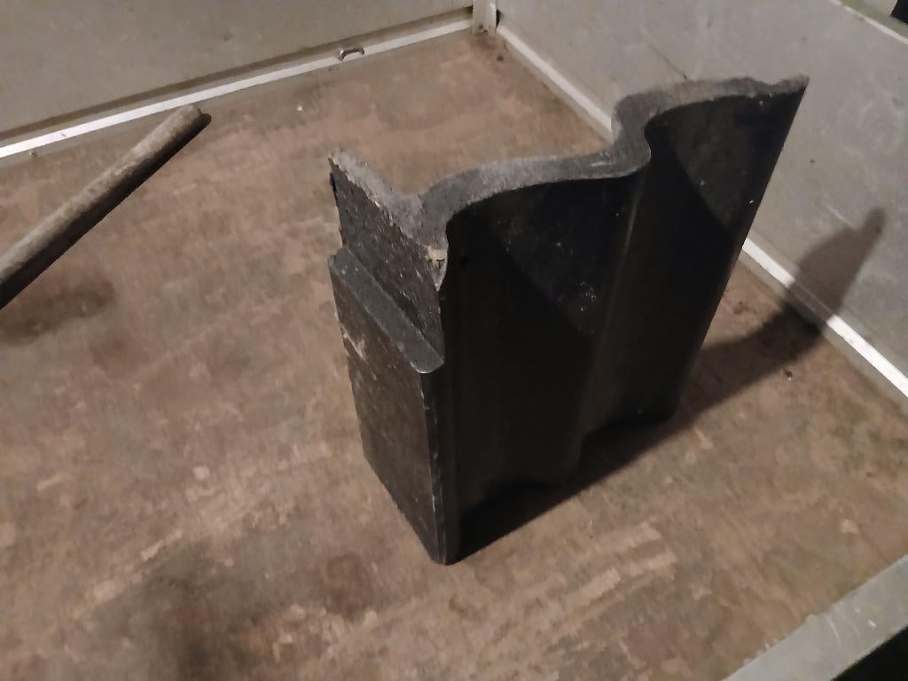 Dakpannen te koop gevraagd., Doe-het-zelf en Verbouw, Dakpannen en Dakbedekking, Ophalen, Steen of Klei, Zwart, Nieuw