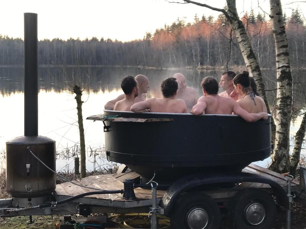 Hottub/ Jacuzzi/ Uniek/ Hout gestookt/ Te huur/ 220 cm breed, Ophalen, Filter