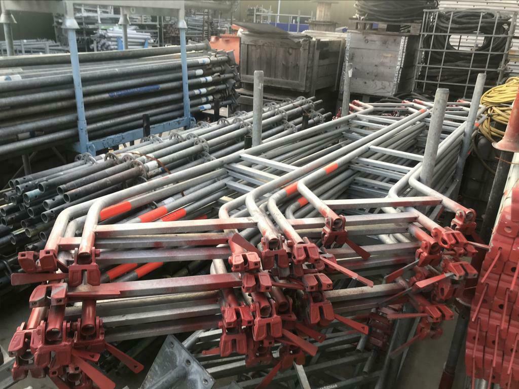 Layher Allround buitenleuning / binnenleuning / trapgatafsch, Ophalen, Zo goed als nieuw, Gevelsteiger, 2 tot 5 meter