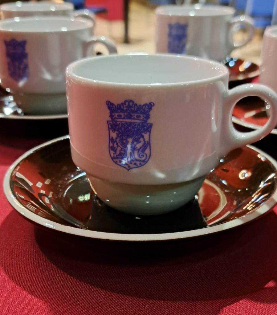 koffie kopjes diverse sets, Ophalen, Zo goed als nieuw, Effen, Kop(pen) en/of Schotel(s)