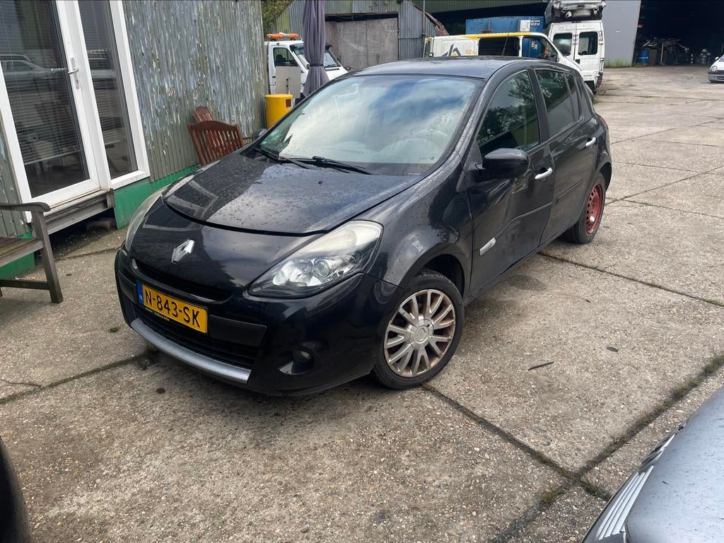 Te koop Renault Clio in onderdelen, Ophalen of Verzenden, Gebruikt, Renault