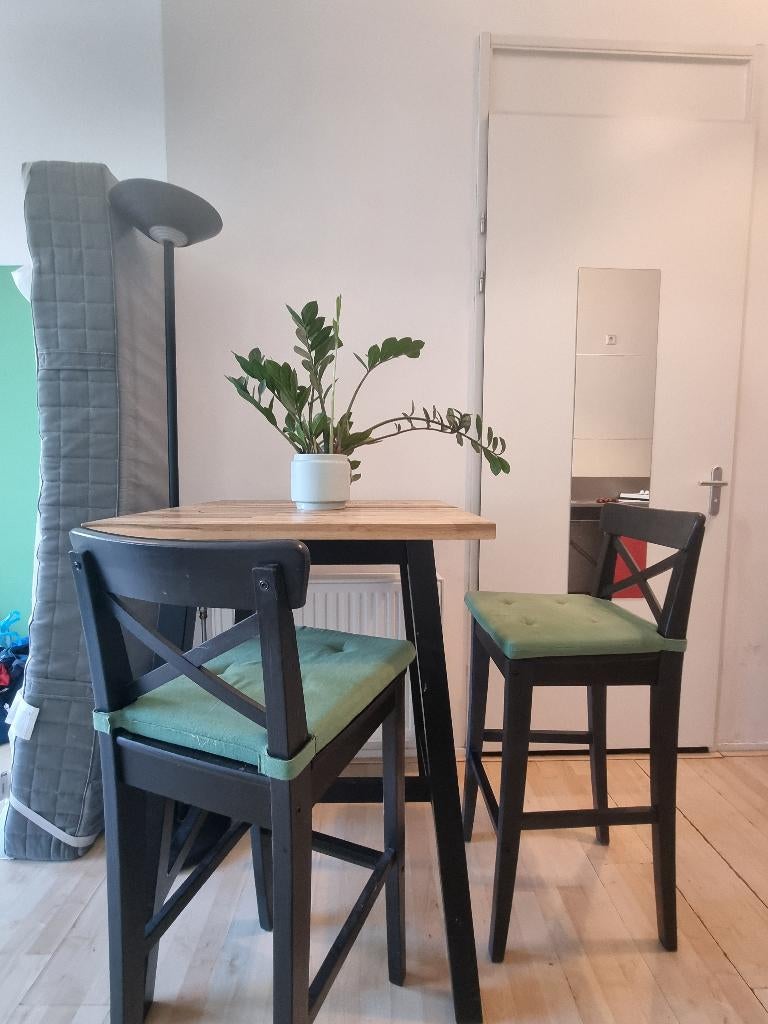 Ikea bartafel en bar stoelen tybyn, Huis en Inrichting, Barren, Ophalen, Zo goed als nieuw