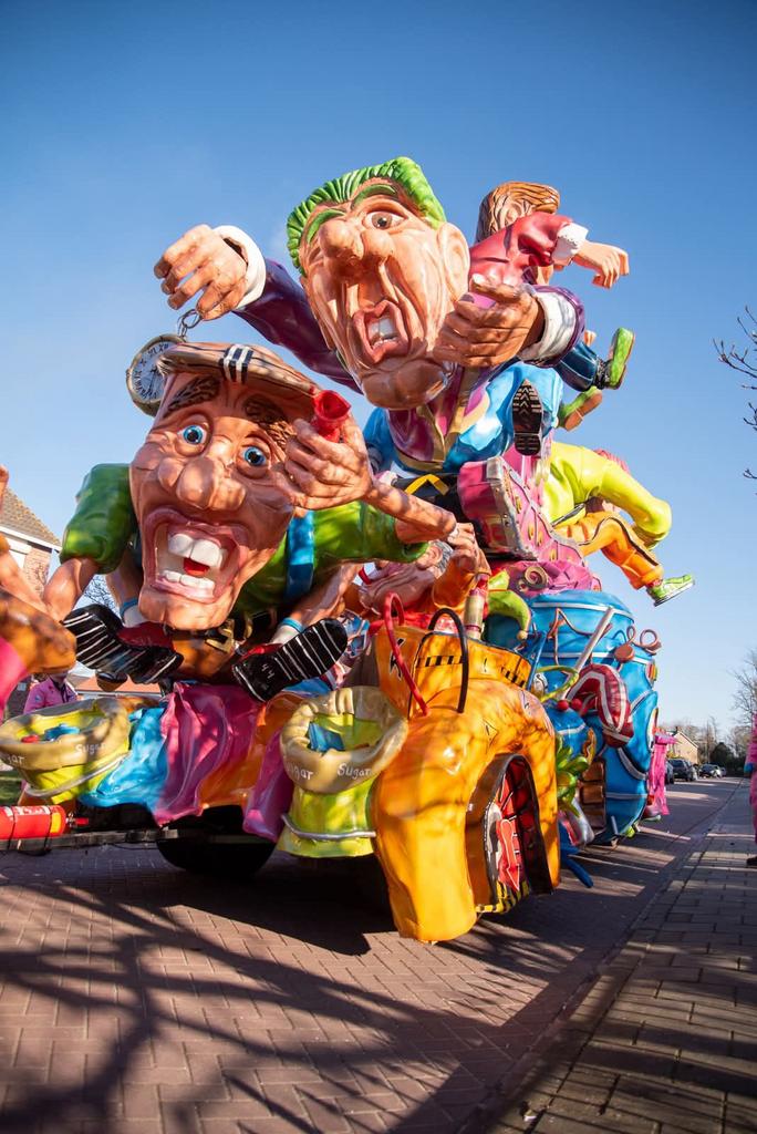 Carnavalswagen poppen te koop, Hobby en Vrije tijd, Ophalen, Zo goed als nieuw