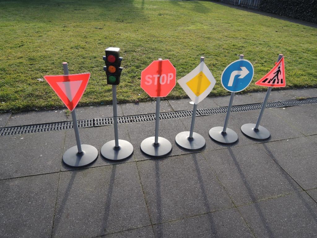 Verkeersborden buitenspeelgoed, Ophalen, Gebruikt