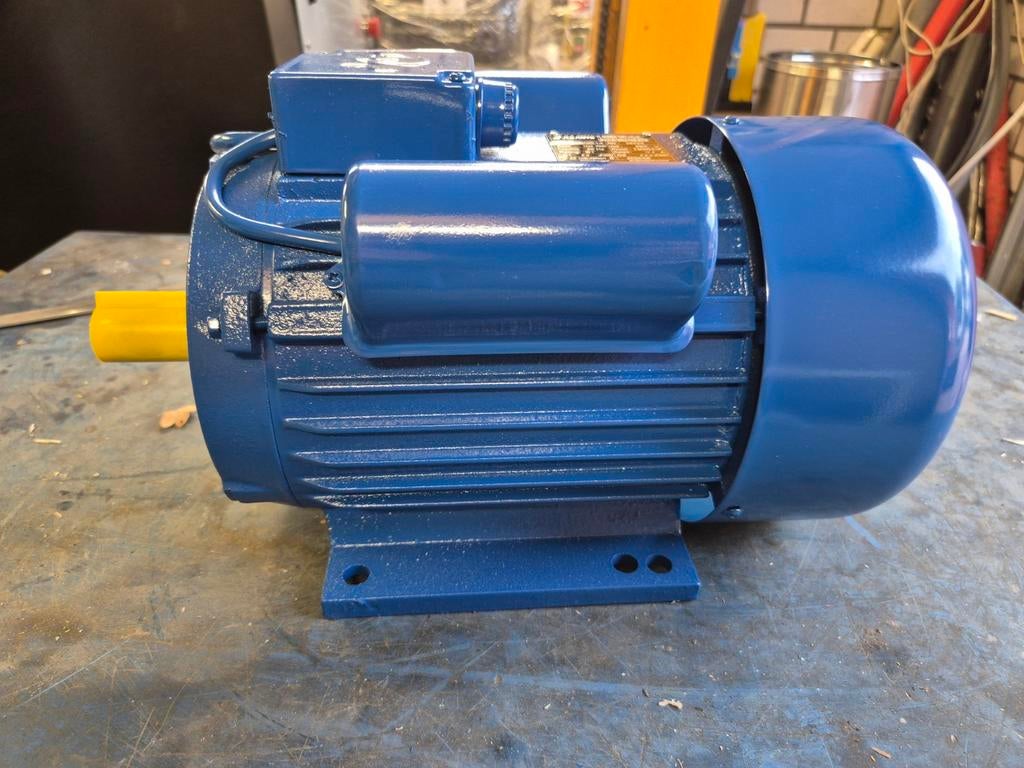 Elektromotor 220 V B3 model, Doe-het-zelf en Verbouw, Motoren, Julante, Ophalen of Verzenden, Elektromotor, Zo goed als nieuw