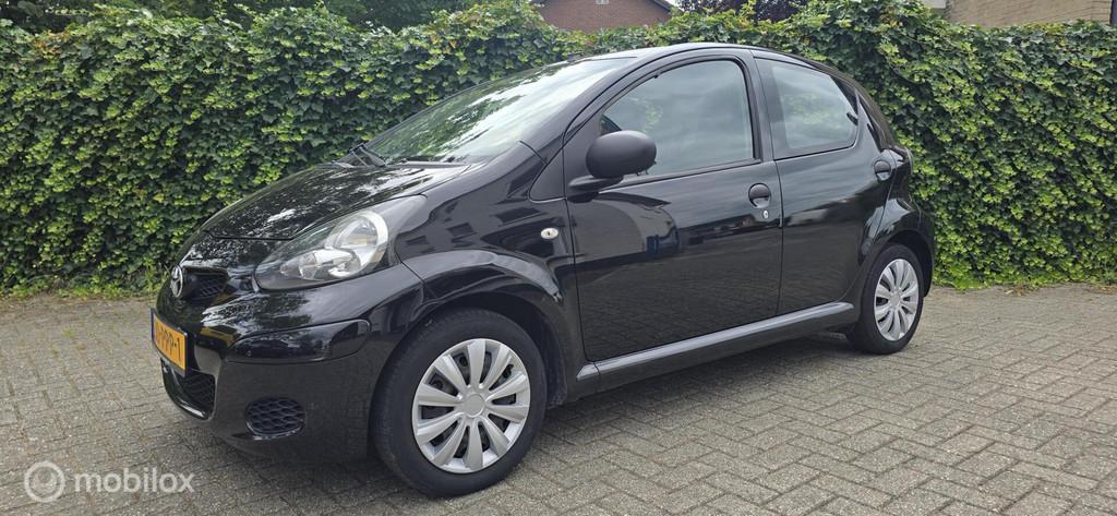 Toyota Aygo 1.0-12V Now, Voorwielaandrijving, Euro 5, Gebruikt, 4 stoelen