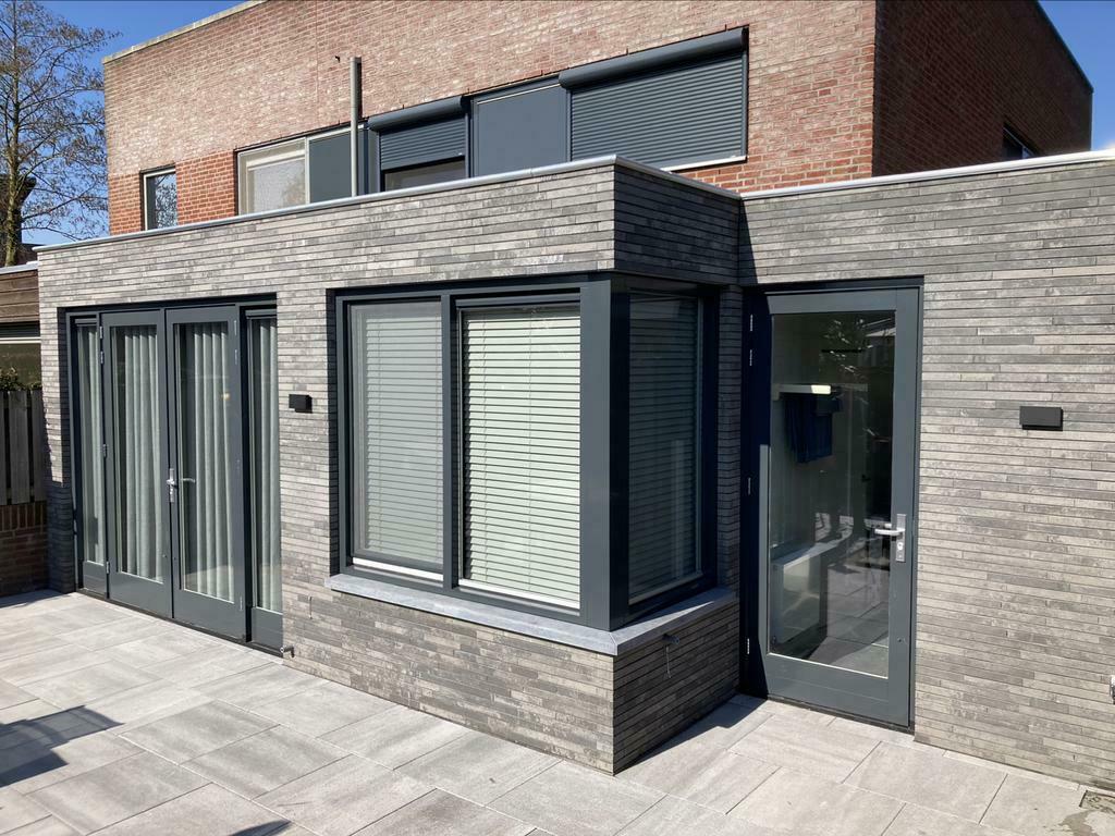 Aanbouw plaatsen opbouw uitbouw aannemer lichtkoepel bouw
