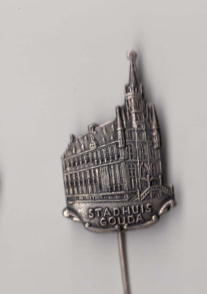 Gouda Stadhuis speldje, Gebruikt, Niet vindbaar, Niet vindbaar, Speldje of Pin