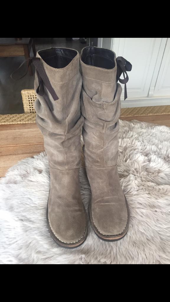 Warmbat taupe kleurige Lederen laars 41. Ook in zwart in 40., Ophalen of Verzenden, Zo goed als nieuw, Bruin, Hoge laarzen