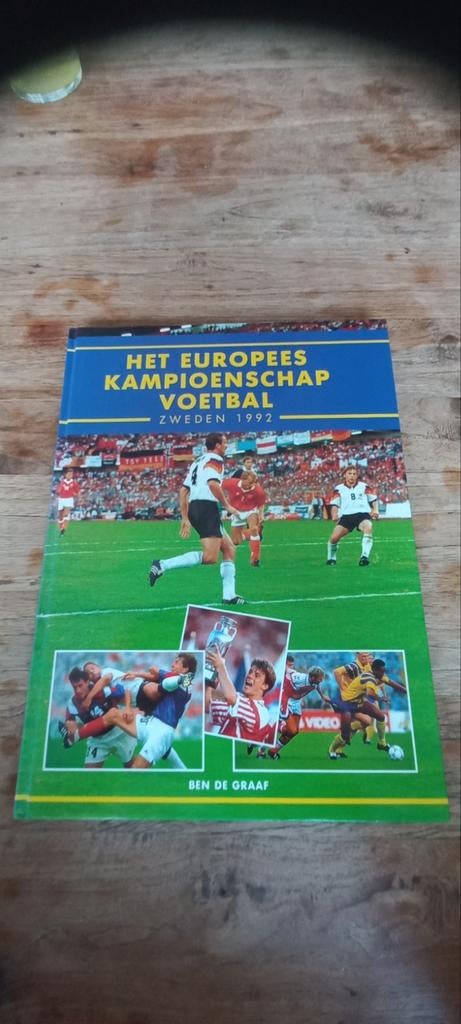 Het Europees Kampioenschap Voetbal Zweden 1992, Boeken, Ophalen of Verzenden, Zo goed als nieuw, Balsport