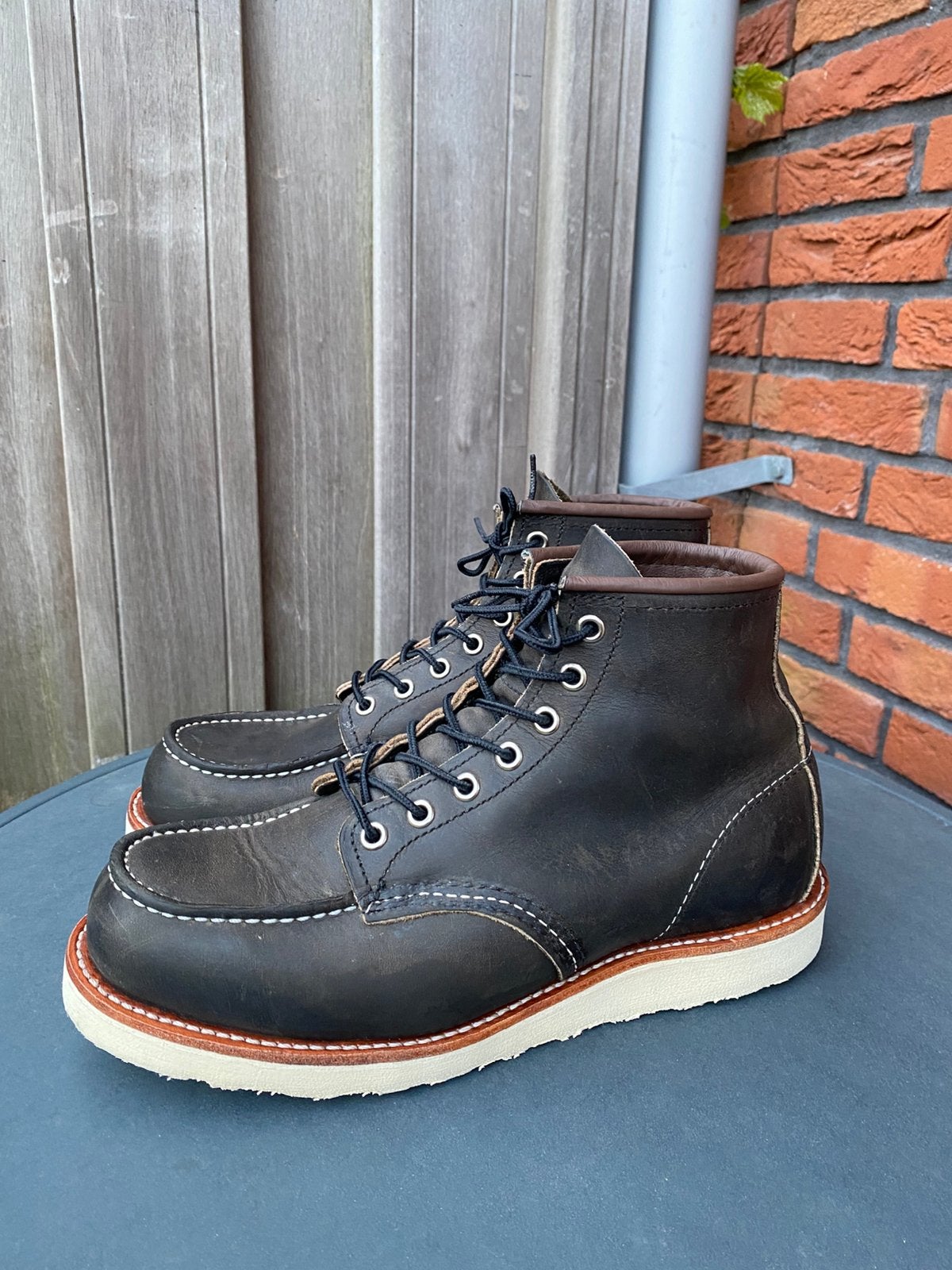 Red Wing 8890 moc toe Charcoal rough ‘n tough US8D/41, Kleding | Heren, Bruin, Boots, Ophalen of Verzenden, Zo goed als nieuw