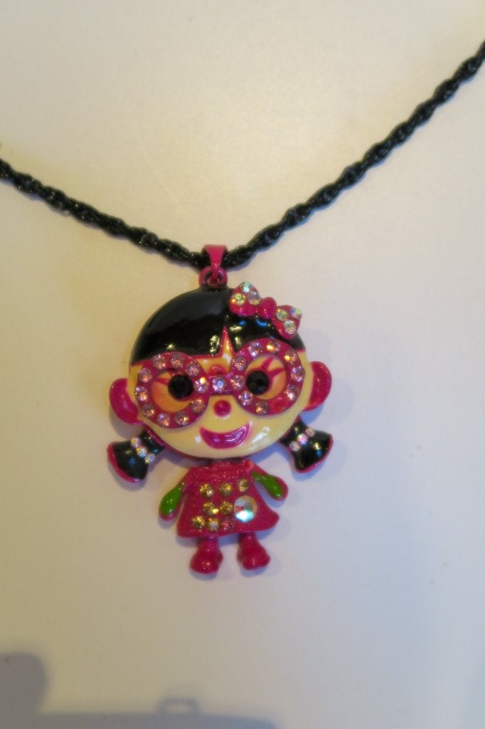 Ketting - Metalen roze poppetje met strassteentjes, Overige materialen, Met strass, Ophalen of Verzenden, Zo goed als nieuw