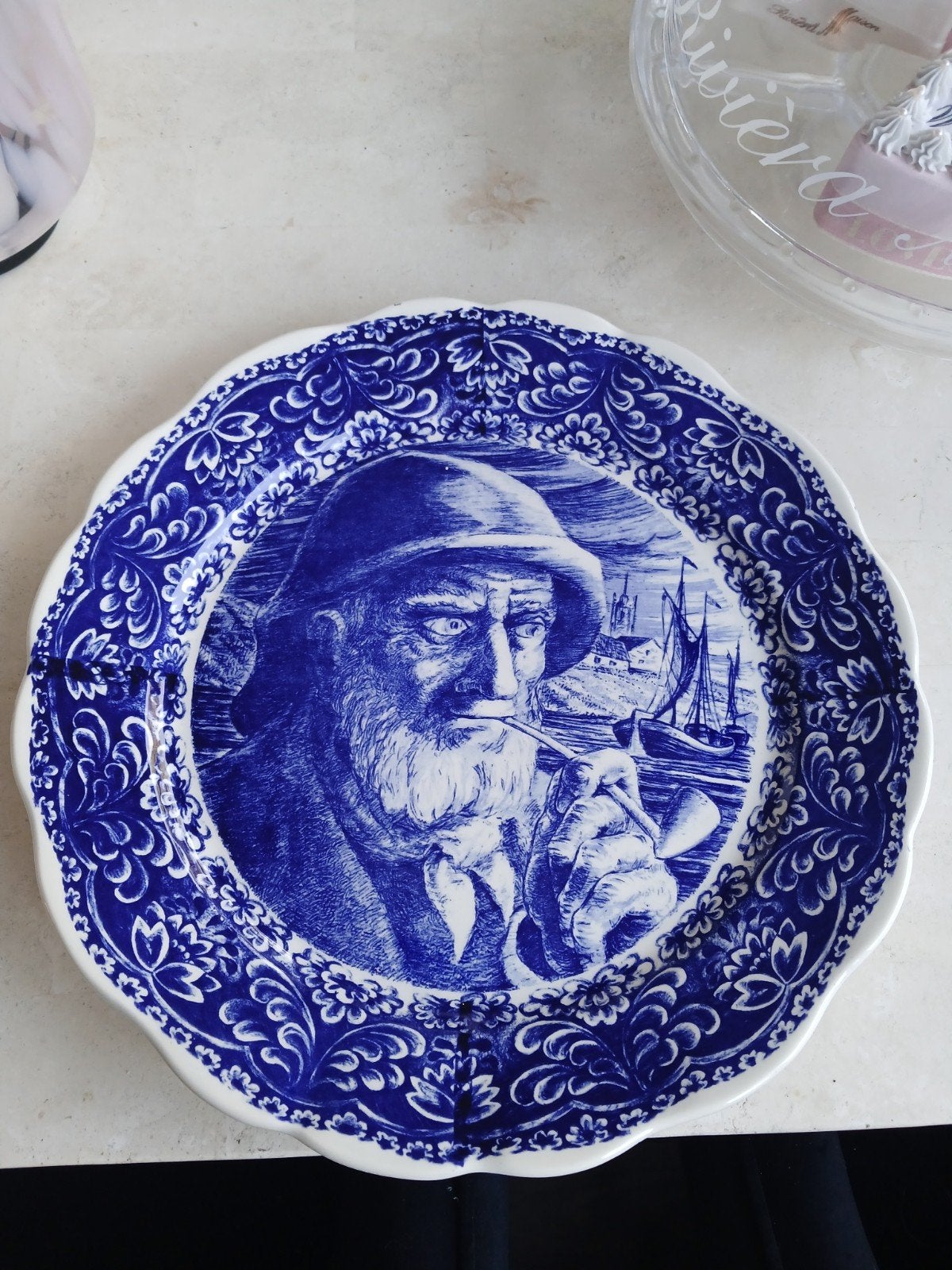 Boch Frères wandbord met visser en pijp - Delfts blauw stijl, Antiek en Kunst, Ophalen of Verzenden