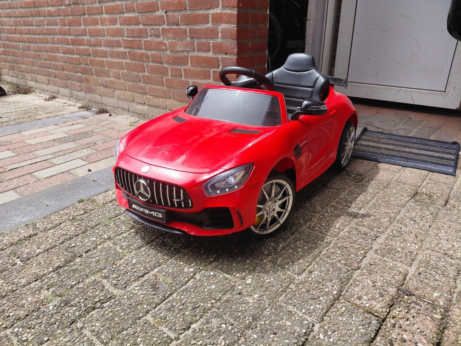 Kinder elektrische auto Mercedes AMG GT R rood, Ophalen, Gebruikt