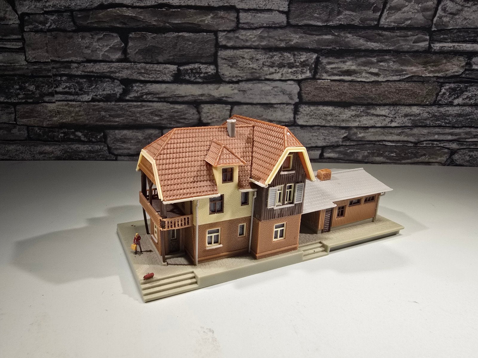 Klein station stationsgebouw N spoor modeltrein 1:160, Overige merken, Gebruikt, Gelijkstroom of Wisselstroom, Brug, Tunnel of Gebouw