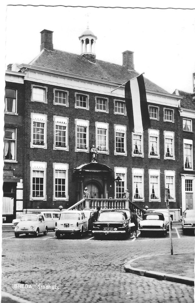 Breda, Stadhuis - auto Fiat Mercedes Renault, Verzenden, 1960 tot 1980, Ongelopen, Noord-Brabant