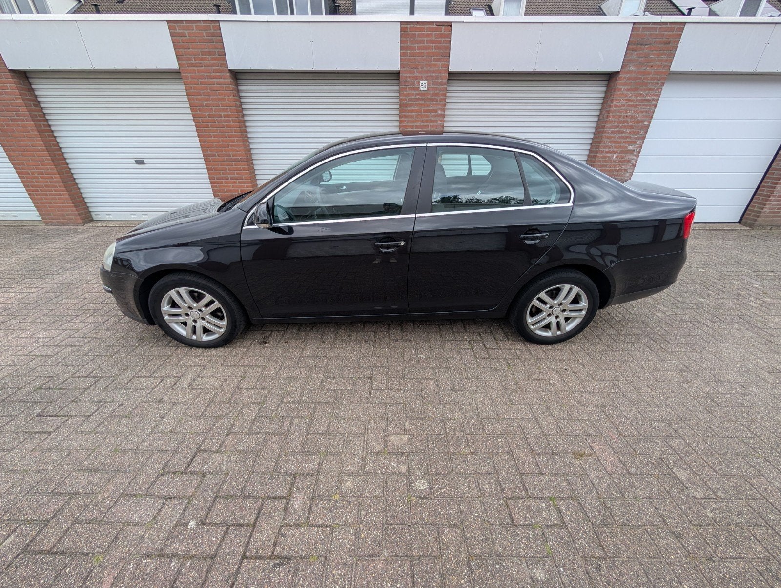 Volkswagen Jetta Comfortline 1.6 75KW AUT 2007 Zwart, Auto's, Stof, 1282 kg, 4 cilinders, Zwart